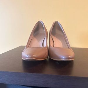 Tahari Shoes Size 9